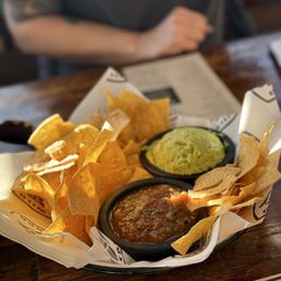 Chips, guacamole and salsa