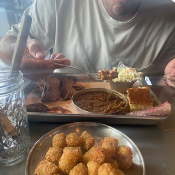 Easy ‘Que - Tater tots baked beans coleslaw and the brisket! - Barbeque Near Me - Kailua, Hawaii