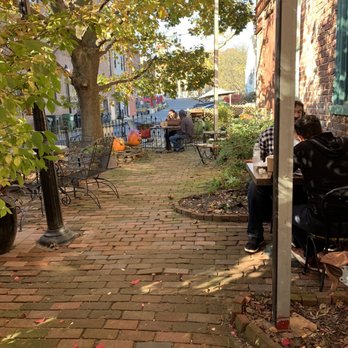 Quadrant Book Mart - Outdoor dining - Coffee & Tea Near Me - Easton, Pennsylvania