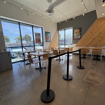 Pokeworks - Dining area - Poke Near Me - Fullerton, California