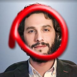 Hospital Universitario del Henares - Jordi Vigil Ortiz atiende en C/ Rafael Calvo. Recomiendo ni acercarse a él.