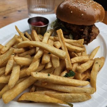 Causwells - Chicken sandwich - New American Near Me - San Francisco, California