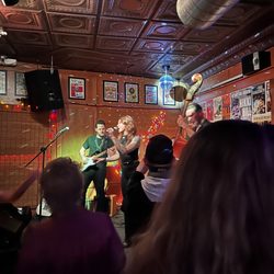 Tip Top Deluxe Bar & Grill - Hi-jivers live!!!!!
