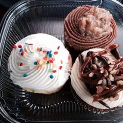 HollyPops Bakery