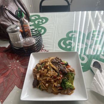 Champa Lao & Thai - Pad See-Ew with beef - Thai Near Me - Manchester, Connecticut