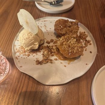 Willow & Ivy - Apple Crisp - New American Near Me - Boston, Massachusetts Willow & Ivy - Apple Crisp - New American Near Me - Boston, Massachusetts