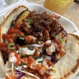 Chicken pit wrap with "I Want Problem" sauce Chicken pit wrap with "I Want Problem" sauce