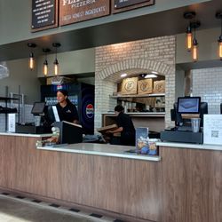 Flippers Pizza - Inside