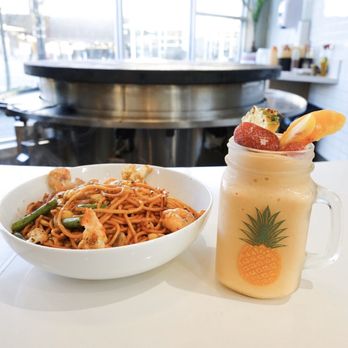 Goodbowl - Noodles with Mah's Max sauce & Magic Mango smoothie - Mongolian Near Me - Richmond, British Columbia