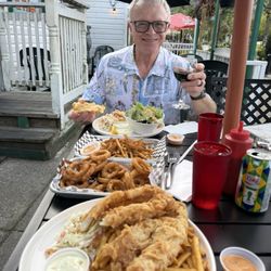 Lakeview Restaurant - Fish and chips , salad & onion rings