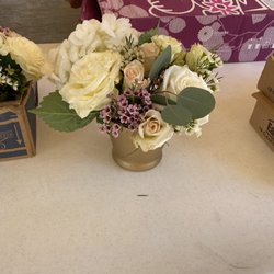 Seaberry Farm - Cocktail hour flowers