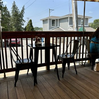 Em J's Cafe - Exterior seating - Breakfast & Brunch Near Me - Berwyn, Pennsylvania