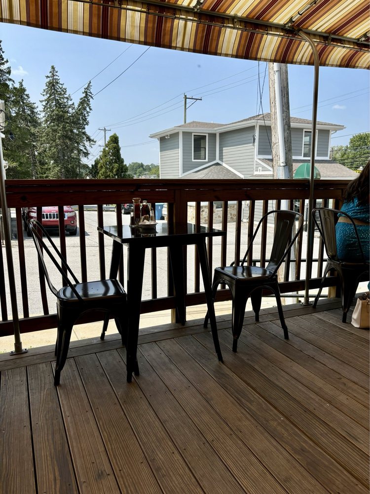 Em J's Cafe