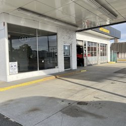 Coreys Automotive - Front face of Coreys Automotive building.