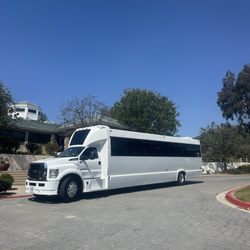Black Onyx Limo - Tiffany White Diamond Party Bus