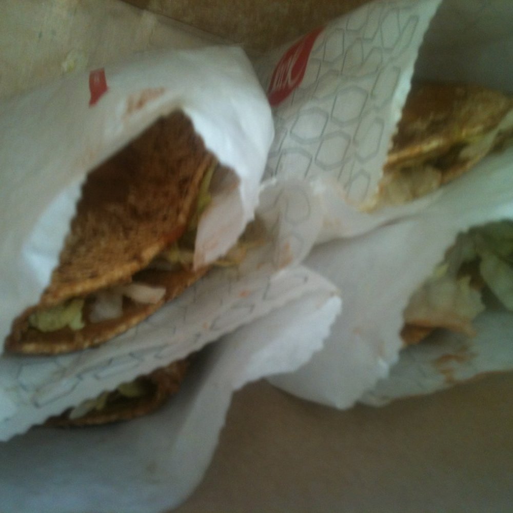 Jack in the Box - 4 Tacos (or reasonable facsimiles thereof) for $2!  Nice quick lunch to munch on back on the road! - Tacos Near Me - Kettleman City, California
