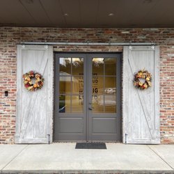 Supreme Lashes - Front entrance