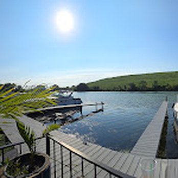 La Isla Bonita - Bars Near Me - Burnham, Illinois