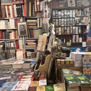 Libreria Acqua Alta - Bookstores Near Me - Venezia, VE Libreria Acqua Alta - Bookstores Near Me - Venezia, VE
