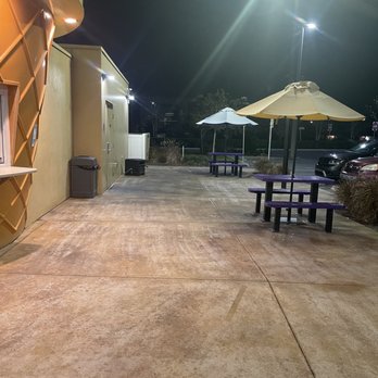 Twistee Treat - SODO - Outdoor seating - Ice Cream & Frozen Yogurt Near Me - Orlando, Florida Twistee Treat - SODO - Outdoor seating - Ice Cream & Frozen Yogurt Near Me - Orlando, Florida
