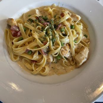 Pasta Prego - Fettuccine with chicken, prosciutto, peas and garlic white wine sauce. - Wine Bars Near Me - Napa, California Pasta Prego - Fettuccine with chicken, prosciutto, peas and garlic white wine sauce. - Wine Bars Near Me - Napa, California