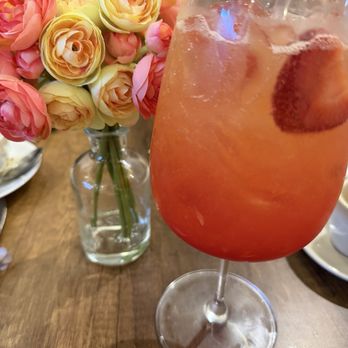 Dulce Capricho - Strawberry Spritzer - Coffee & Tea Near Me - San Juan, Puerto Rico