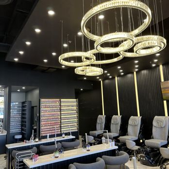 Emmie Nail Bar - Nail Salons Near Me - Chandler, Arizona