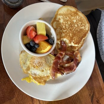Oliver's Corner Bistro - Pancakes and eggs and bacon - Sandwiches Near Me - Macon, Georgia