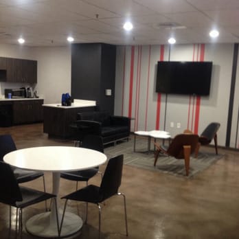 Centre - Nice resting area and cool - Shared Office Spaces Near Me - Dallas, Texas Centre - Nice resting area and cool - Shared Office Spaces Near Me - Dallas, Texas