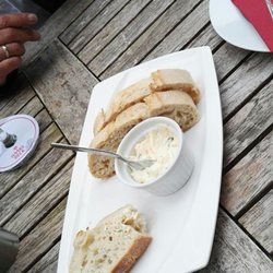 Restaurant Village - Ciabatta mit hausgemachtem Dip vorweg