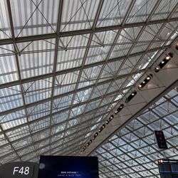 Aéroport de Paris Charles de Gaulle - CDG - Terminal 2F - Waiting for our flight