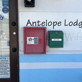 Antelope Lodge - Where you pick up and drop off your room key. Simple and effective! - Hotels Near Me - Alpine, Texas Antelope Lodge - Where you pick up and drop off your room key. Simple and effective! - Hotels Near Me - Alpine, Texas