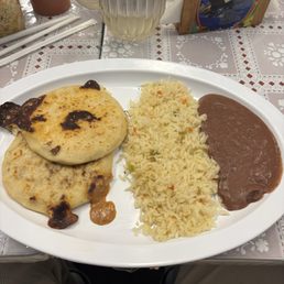 Plato de Pupusas / Pupusas Plate