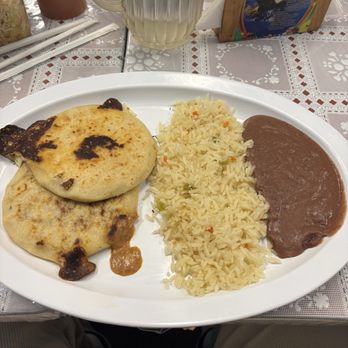 Pupusa Central - Plato de Pupusas / Pupusas Plate - Salvadoran Near Me - Sacramento, California Pupusa Central - Plato de Pupusas / Pupusas Plate - Salvadoran Near Me - Sacramento, California