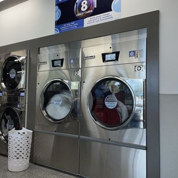 Clean Laundry - Giant dryers - Laundromat Near Me - Overland Park, Kansas Clean Laundry - Giant dryers - Laundromat Near Me - Overland Park, Kansas