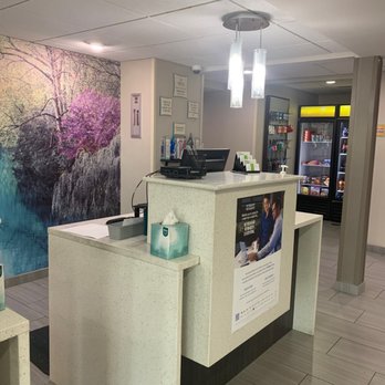 La Quinta by Wyndham Effingham - Front desk - Hotels Near Me - Effingham, Illinois La Quinta by Wyndham Effingham - Front desk - Hotels Near Me - Effingham, Illinois