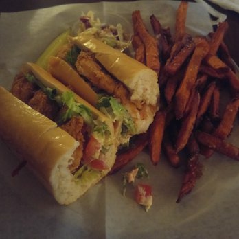 Copper Penny - shrimp po' boy with sweet potato fries - American Near Me - Wilmington, North Carolina Copper Penny - shrimp po' boy with sweet potato fries - American Near Me - Wilmington, North Carolina