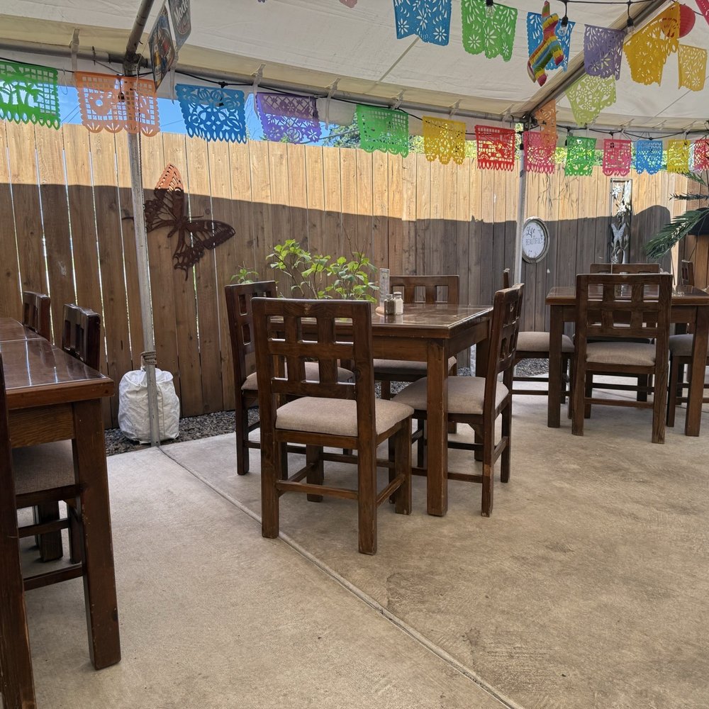 Casa Colima Mexican Restaurant - Tualatin - Outside seating - Mexican Near Me - Tualatin, Oregon