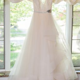 The stunning Lazaro gown I found at Aisle Chic!
