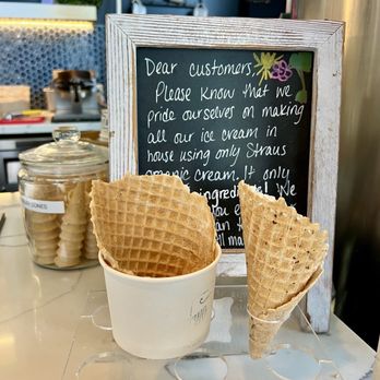 Two Dog Night Creamery - Ice Cream & Frozen Yogurt Near Me - Sebastopol, California Two Dog Night Creamery - Ice Cream & Frozen Yogurt Near Me - Sebastopol, California