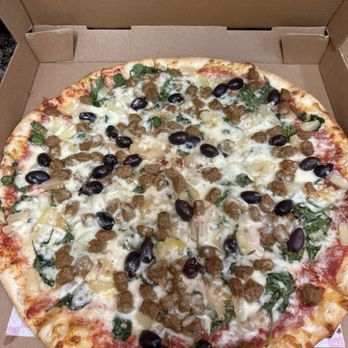 Italia Pizza Cafe - Generous toppings on this 16" custom - Pizza Near Me - Southaven, Mississippi Italia Pizza Cafe - Generous toppings on this 16" custom - Pizza Near Me - Southaven, Mississippi