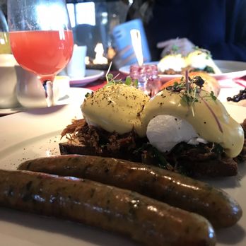 Chez Muffy - Eggs Benedict - French Near Me - Quebec City, Quebec Chez Muffy - Eggs Benedict - French Near Me - Quebec City, Quebec