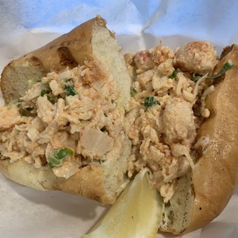 Splash Cafe - Lobster roll - American Near Me - Pismo Beach, California Splash Cafe - Lobster roll - American Near Me - Pismo Beach, California