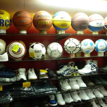 Deportes Crespo - Balones y deportivos.Expositor interior - Sporting Goods Near Me - Seville, SE