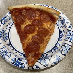 Pepperoni pizza slice