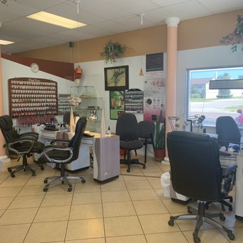 Blue J Nails - Clients are seated 6ft apart. Nail tech sanitize everything and has installed clear partitions to keep everyone safe. - Nail Salons Near Me - Brandon, Florida Blue J Nails - Clients are seated 6ft apart. Nail tech sanitize everything and has installed clear partitions to keep everyone safe. - Nail Salons Near Me - Brandon, Florida