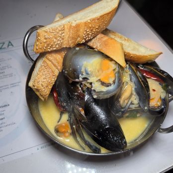 Peppi’s Pizza - Mussels - Pizza Near Me - Miami, Florida