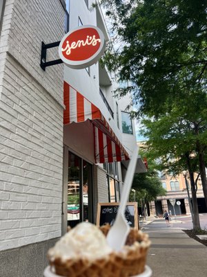 Jeni's Splendid Ice Creams by null