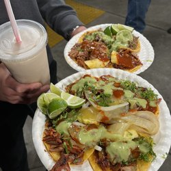 Beach Lin Plaza - Al pastor tacos