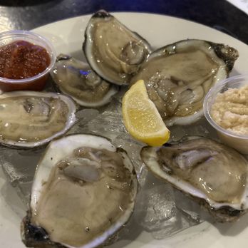 Inlet Prohibition Company - 1/2 dozen raw oysters - Seafood Near Me - Murrells Inlet, South Carolina